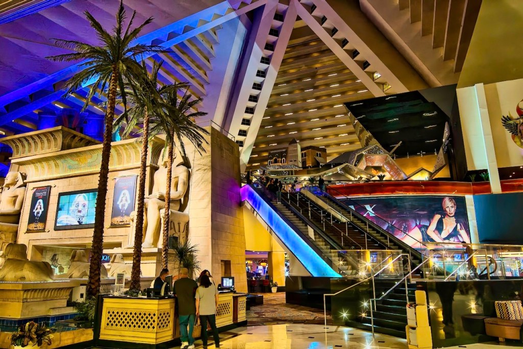 USA Day 12: The best way to see Vegas – at night – and an English pub & Mexican&nbsp;bar